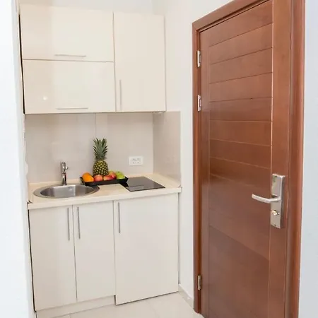 Apartmani Nela Сутоморе Экстерьер фото